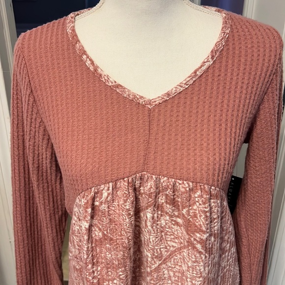 Absolutely Famous Pink V-Neck Sweater - Picture 2 of 6